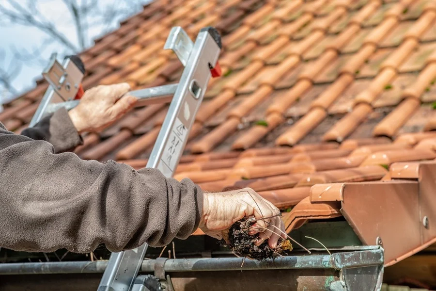Signs Your Gutters Need Immediate Cleaning San Pablo, CA